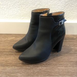 John Fluevog Unite Moon Black Leather Ankle Booties U Shaped Heel Womens Size 6